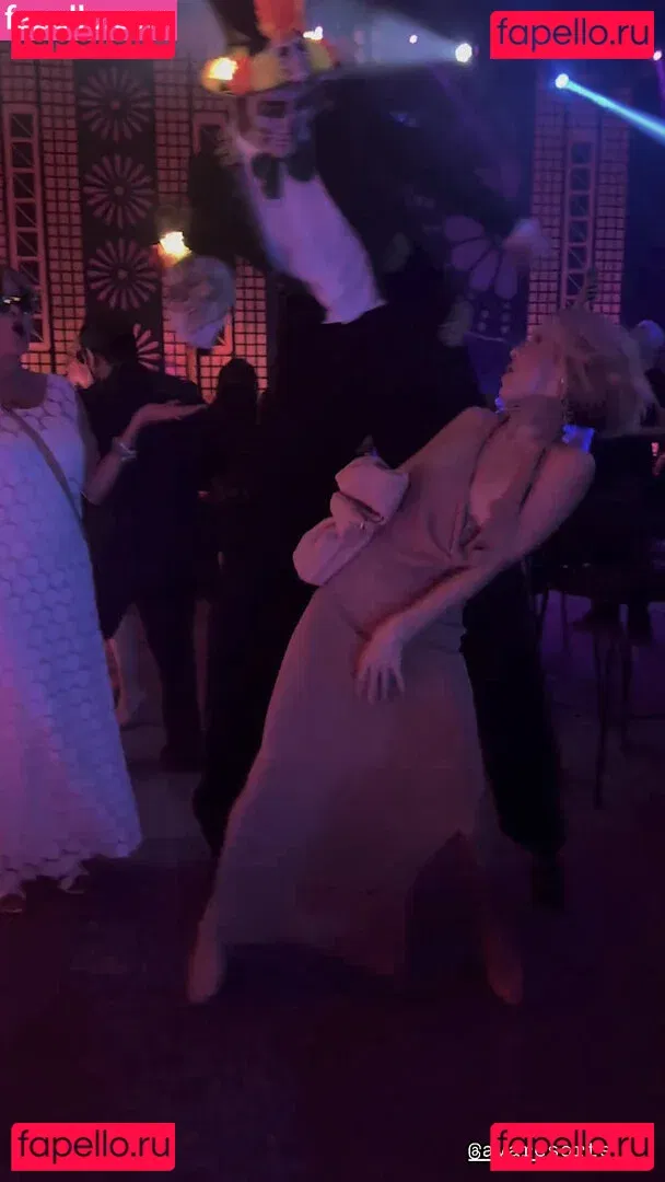 Julianne Hough Onlyfans Photo Gallery 