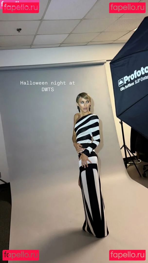 Julianne Hough Onlyfans Photo Gallery 