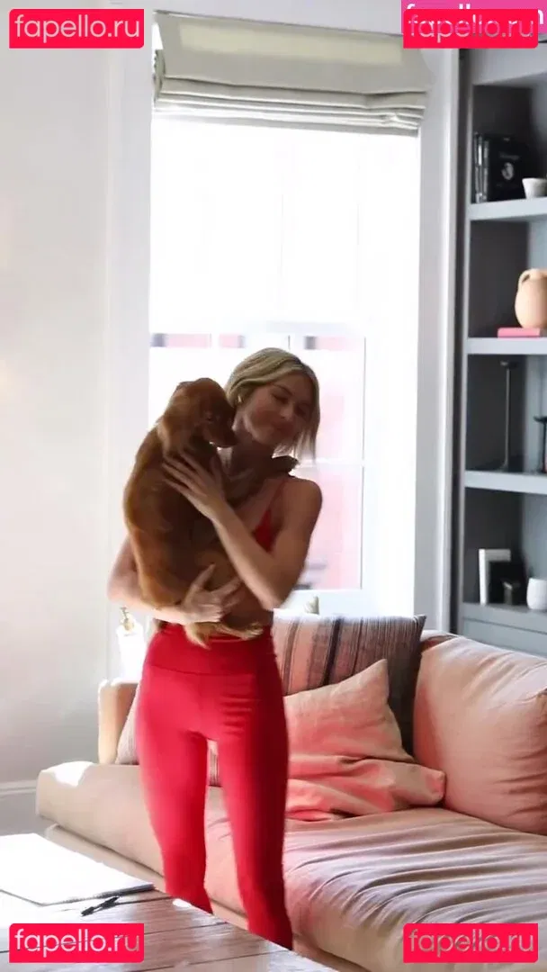 Julianne Hough Onlyfans Photo Gallery 