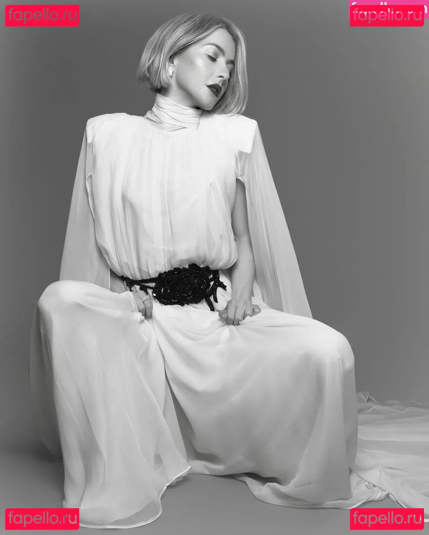 Julianne Hough Onlyfans Photo Gallery 