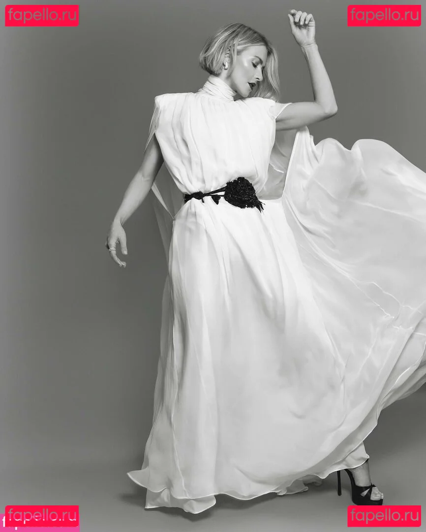 Julianne Hough Onlyfans Photo Gallery 