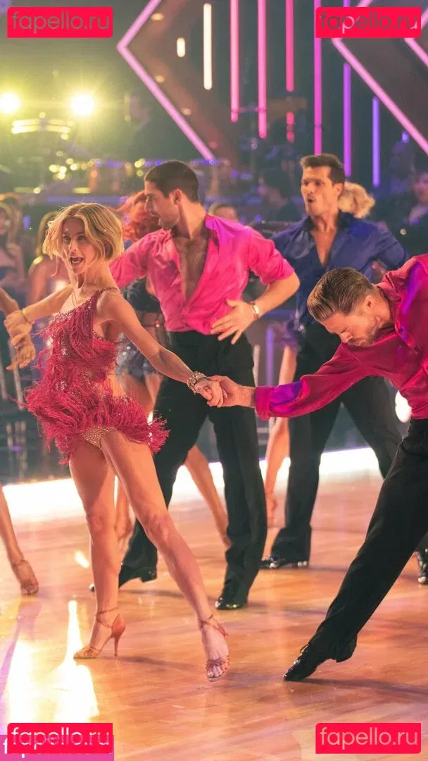 Julianne Hough Onlyfans Photo Gallery 