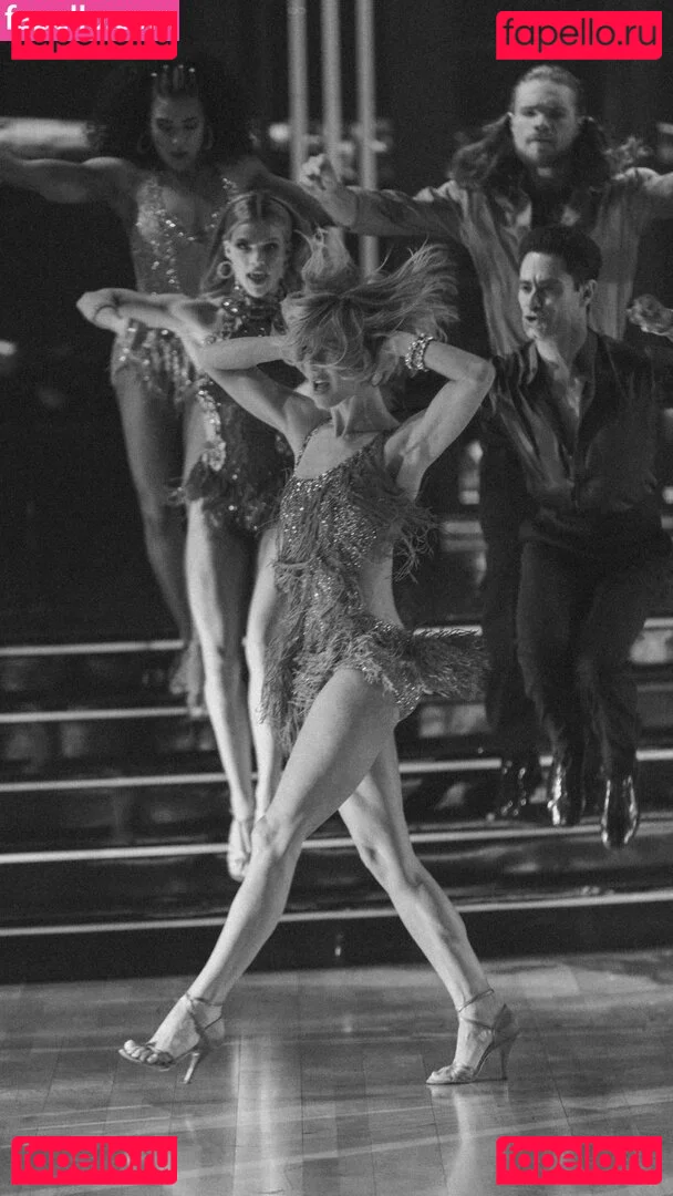 Julianne Hough Onlyfans Photo Gallery 