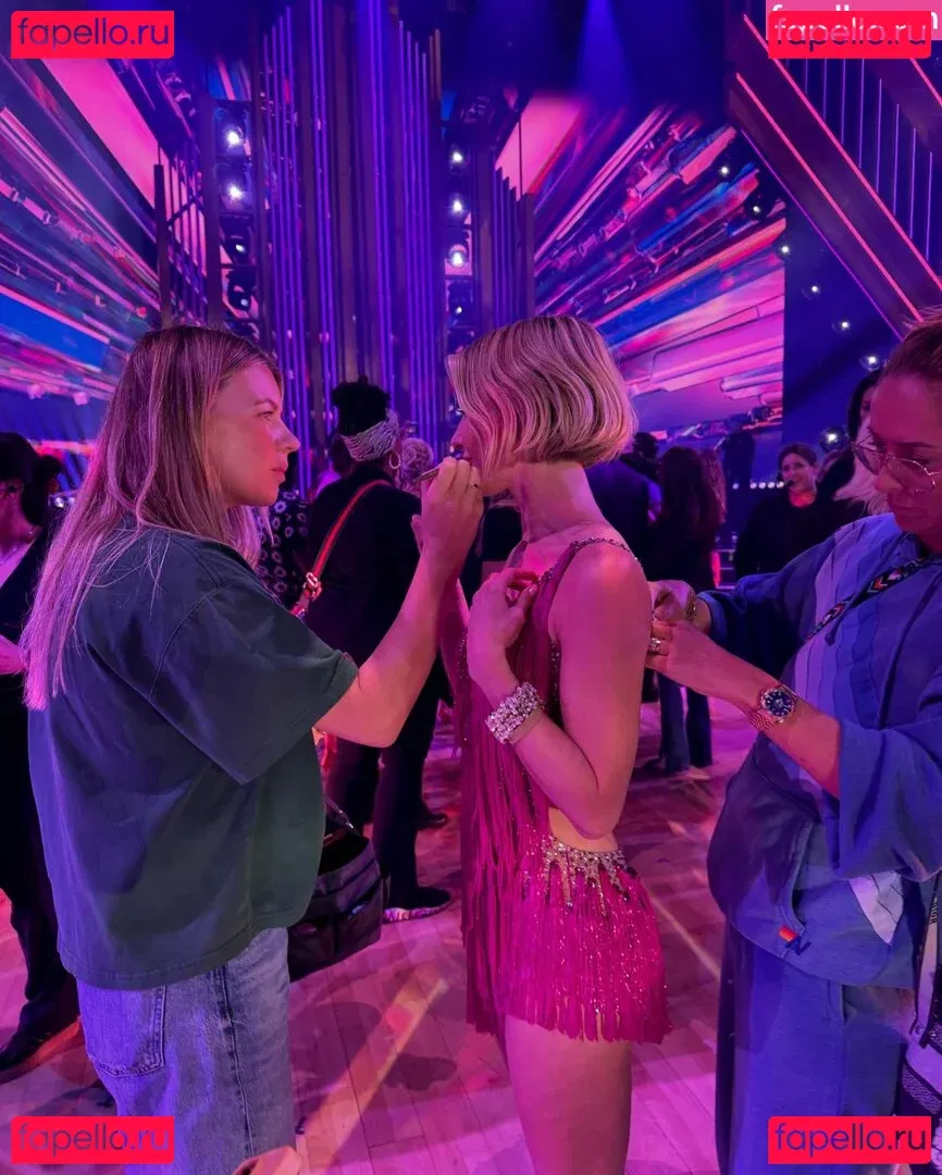 Julianne Hough Onlyfans Photo Gallery 