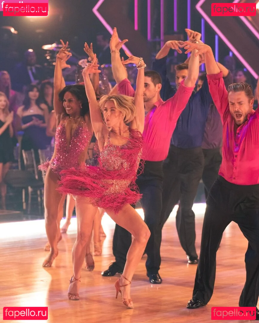 Julianne Hough Onlyfans Photo Gallery 