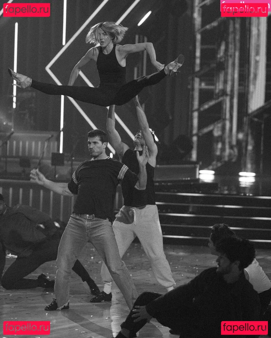 Julianne Hough Onlyfans Photo Gallery 