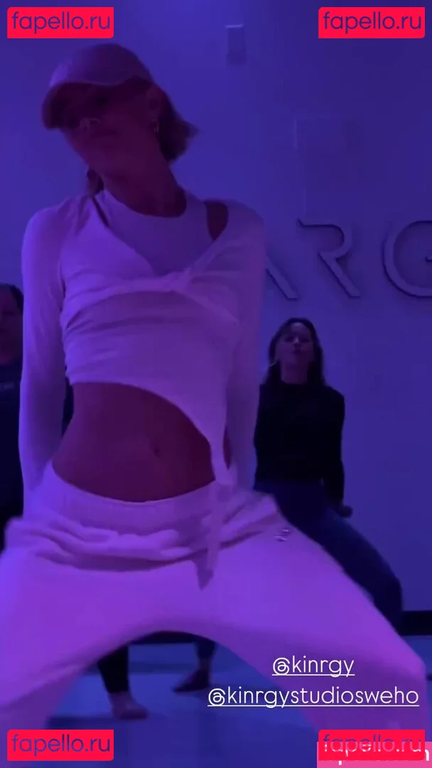 Julianne Hough Onlyfans Photo Gallery 