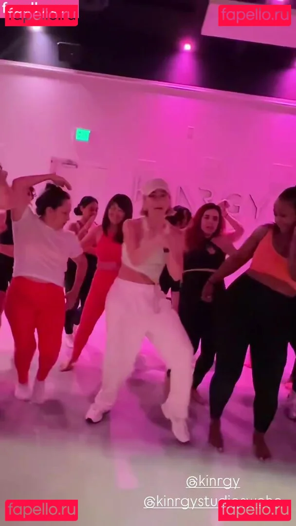 Julianne Hough Onlyfans Photo Gallery 