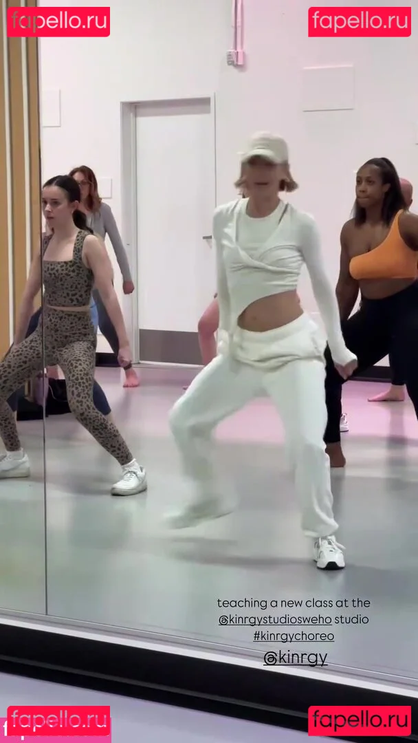 Julianne Hough Onlyfans Photo Gallery 