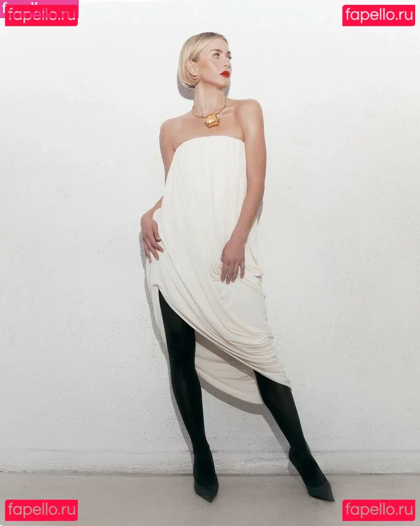 Julianne Hough Onlyfans Photo Gallery 