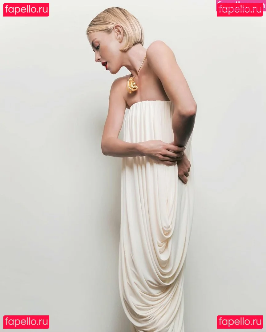 Julianne Hough Onlyfans Photo Gallery 