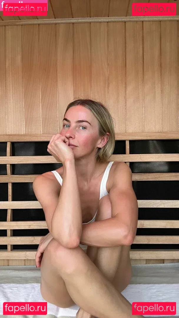 Julianne Hough Onlyfans Photo Gallery 