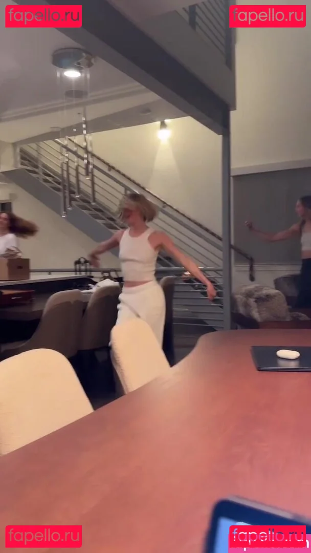 Julianne Hough Onlyfans Photo Gallery 