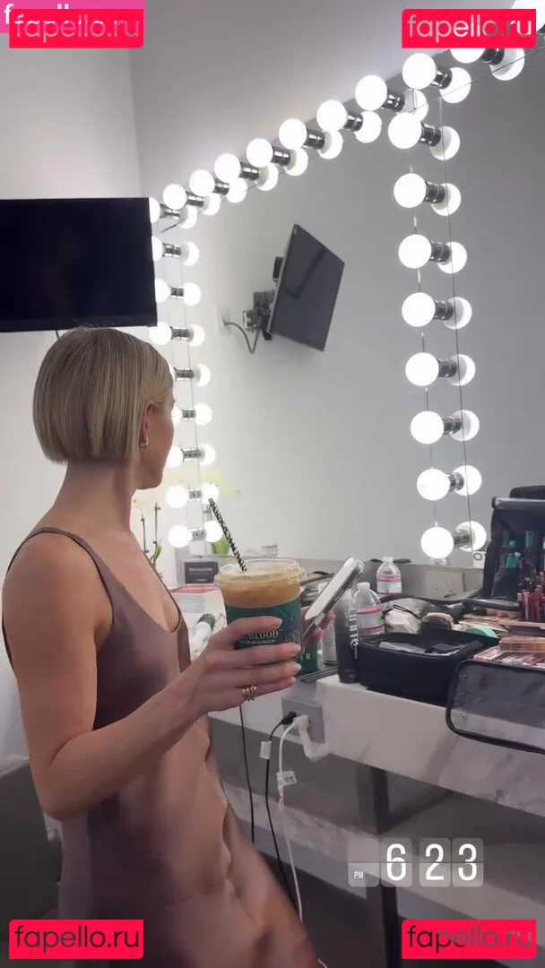 Julianne Hough Onlyfans Photo Gallery 