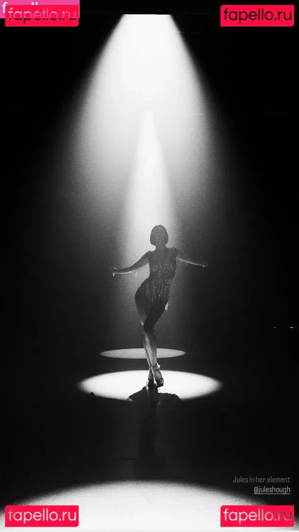 Julianne Hough Onlyfans Photo Gallery 