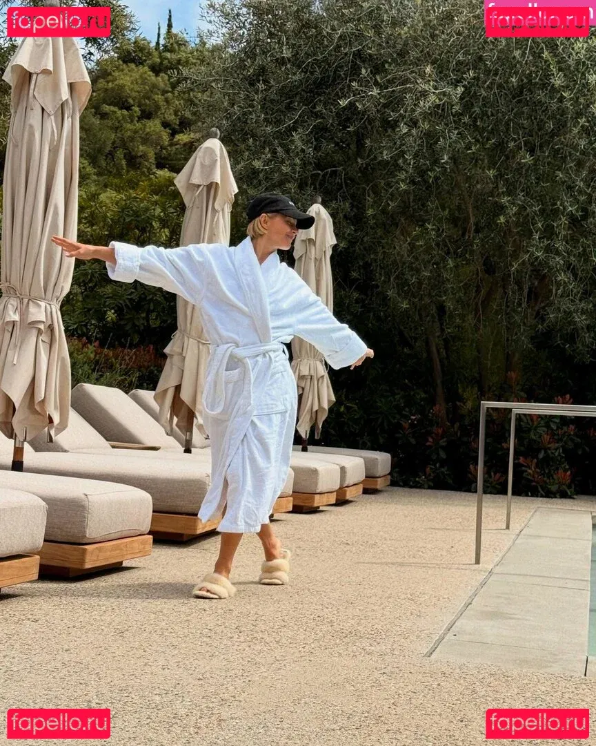 Julianne Hough Onlyfans Photo Gallery 