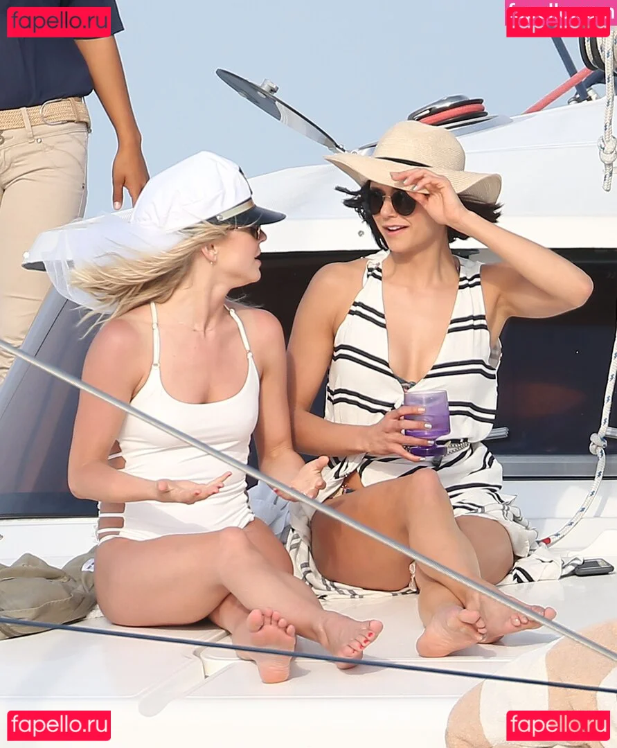 Julianne Hough Onlyfans Photo Gallery 