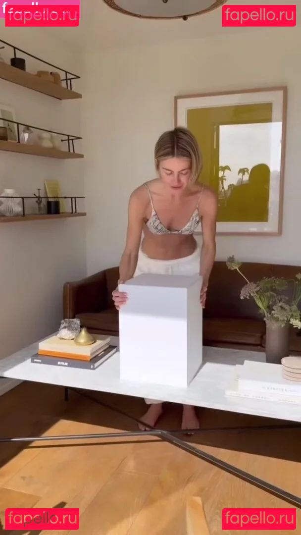 Julianne Hough Onlyfans Photo Gallery 