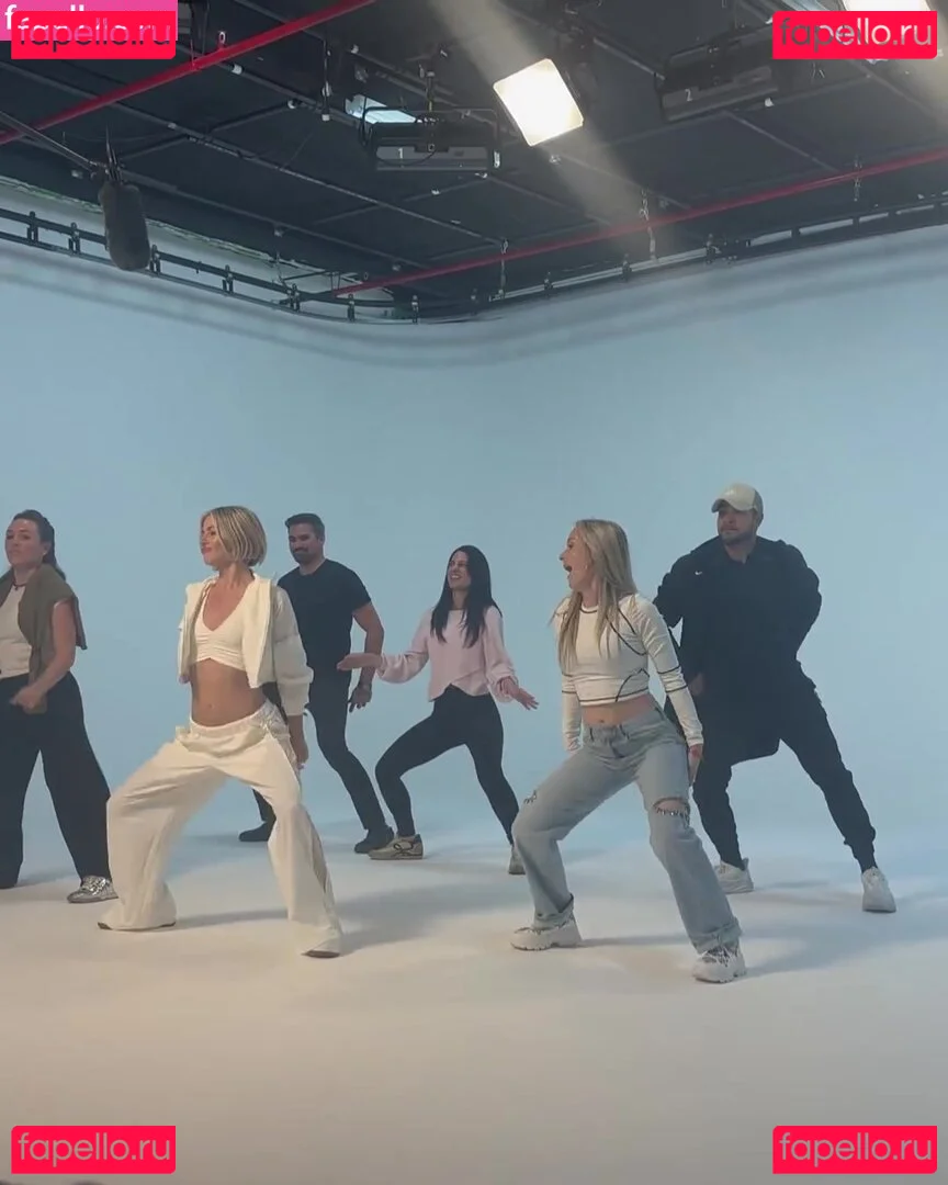 Julianne Hough Onlyfans Photo Gallery 