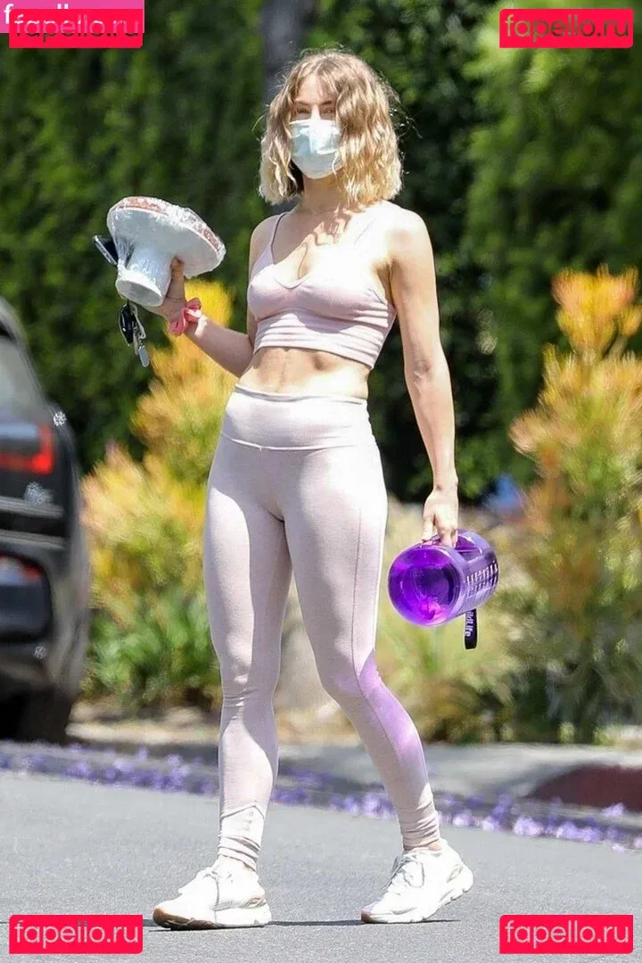 Julianne Hough Onlyfans Photo Gallery 