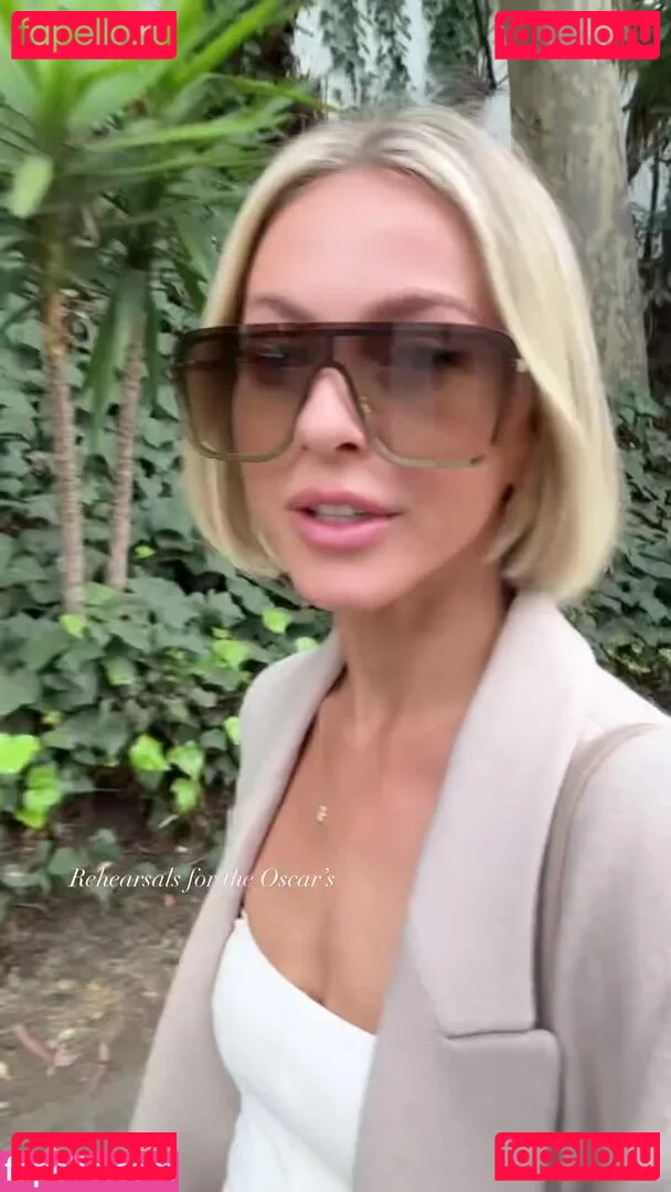 Julianne Hough Onlyfans Photo Gallery 