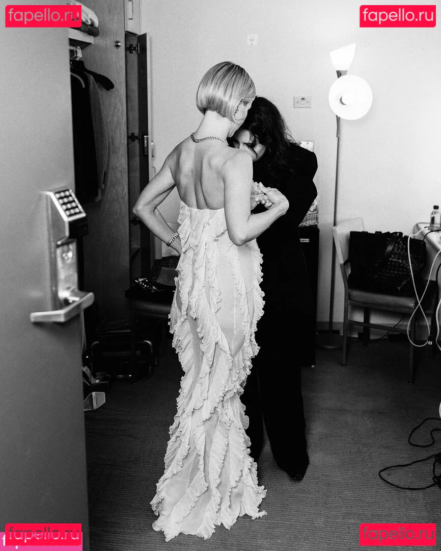 Julianne Hough Onlyfans Photo Gallery 