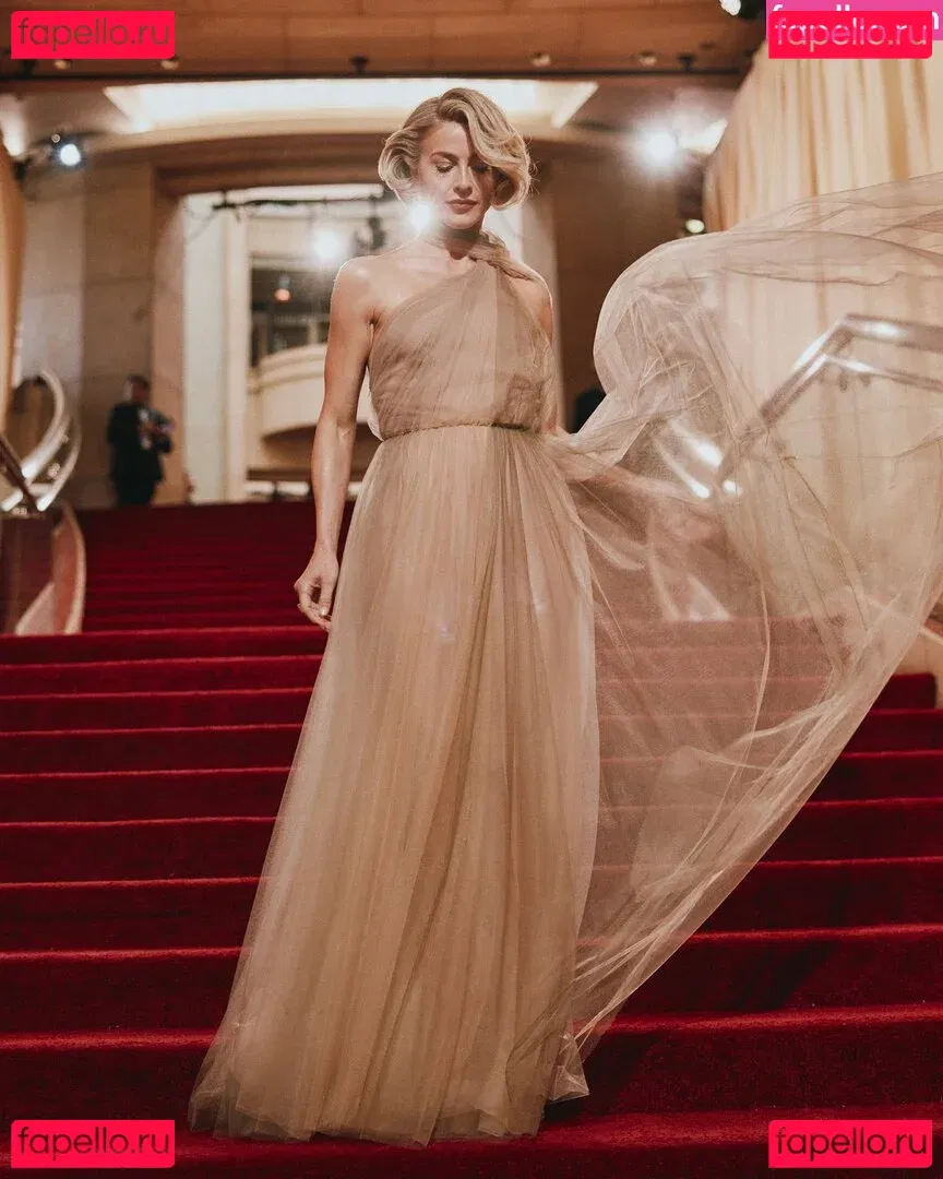 Julianne Hough Onlyfans Photo Gallery 