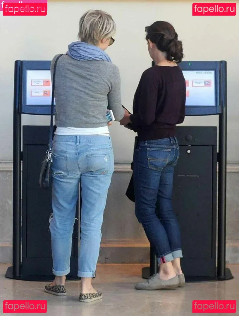 Julianne Hough Onlyfans Photo Gallery 