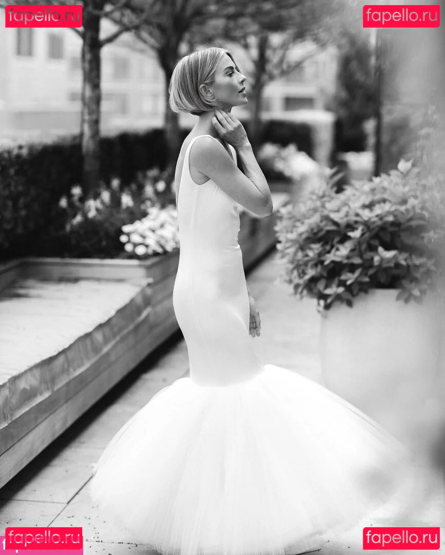 Julianne Hough Onlyfans Photo Gallery 