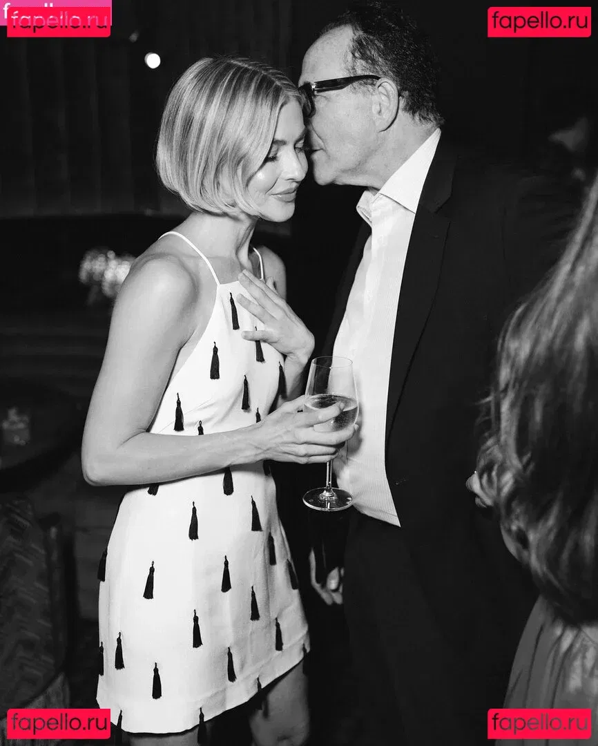 Julianne Hough Onlyfans Photo Gallery 