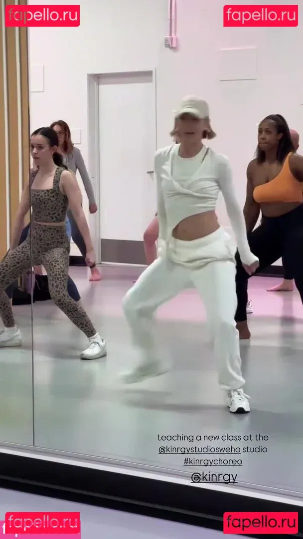 Julianne Hough Onlyfans Photo Gallery 