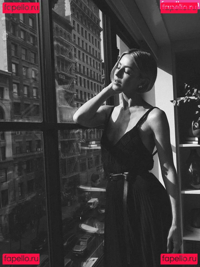 Julianne Hough Onlyfans Photo Gallery 