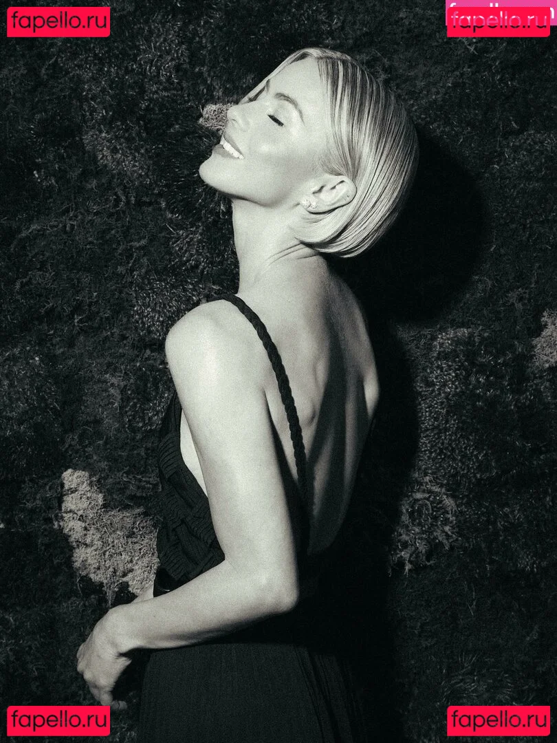 Julianne Hough Onlyfans Photo Gallery 