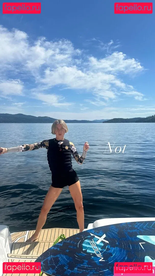 Julianne Hough Onlyfans Photo Gallery 