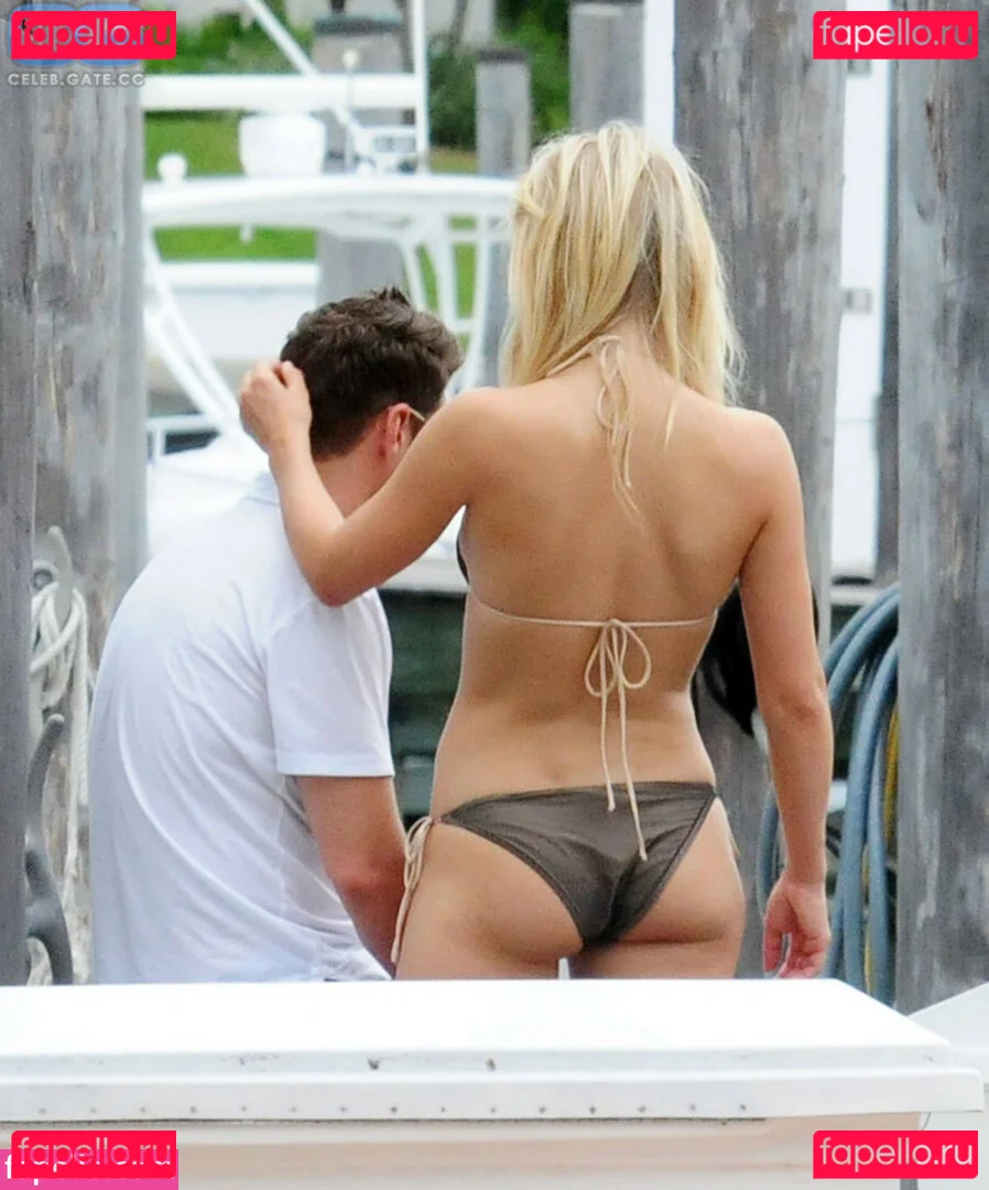 Julianne Hough Onlyfans Photo Gallery 