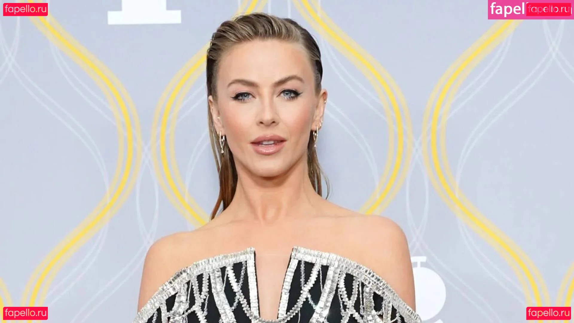 Julianne Hough Onlyfans Photo Gallery 