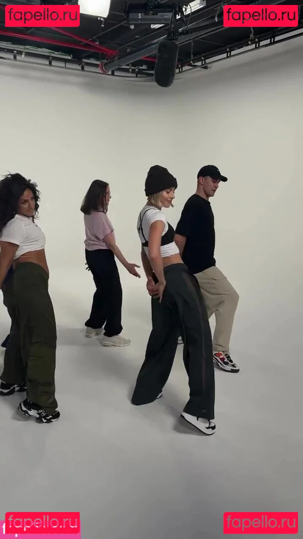 Julianne Hough Onlyfans Photo Gallery 