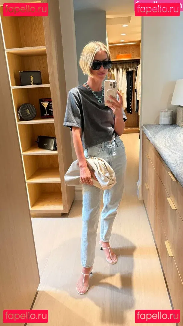 Julianne Hough Onlyfans Photo Gallery 