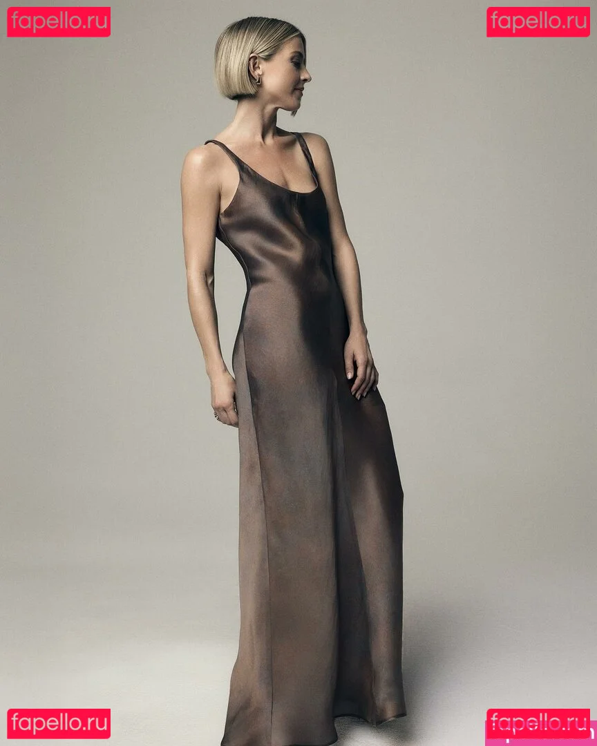 Julianne Hough Onlyfans Photo Gallery 