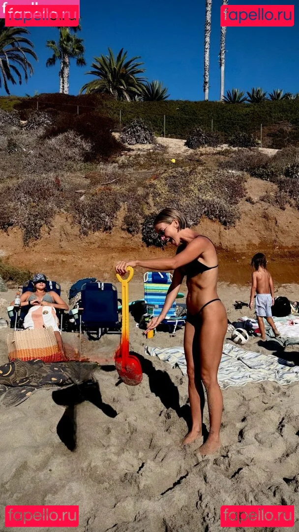 Julianne Hough Onlyfans Photo Gallery 