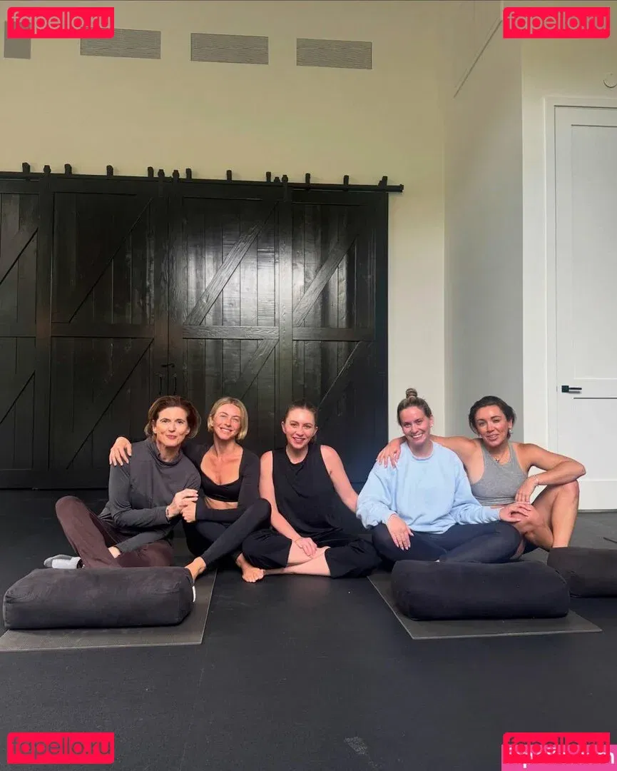 Julianne Hough Onlyfans Photo Gallery 