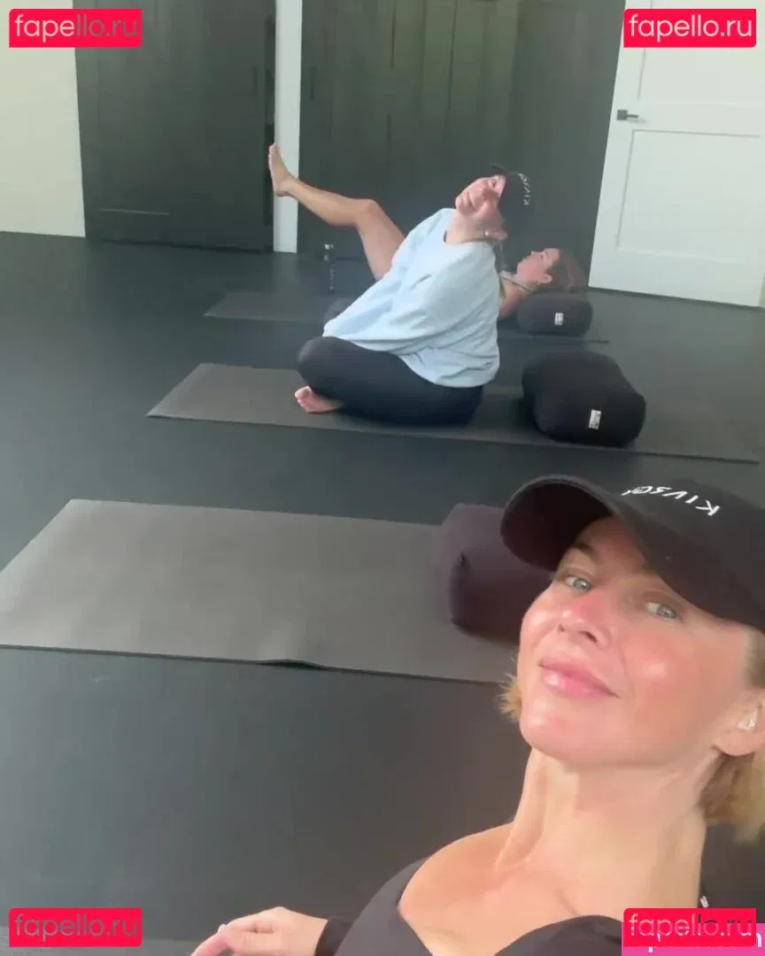 Julianne Hough Onlyfans Photo Gallery 