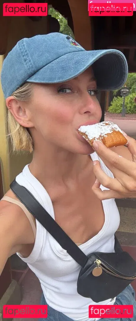 Julianne Hough Onlyfans Photo Gallery 