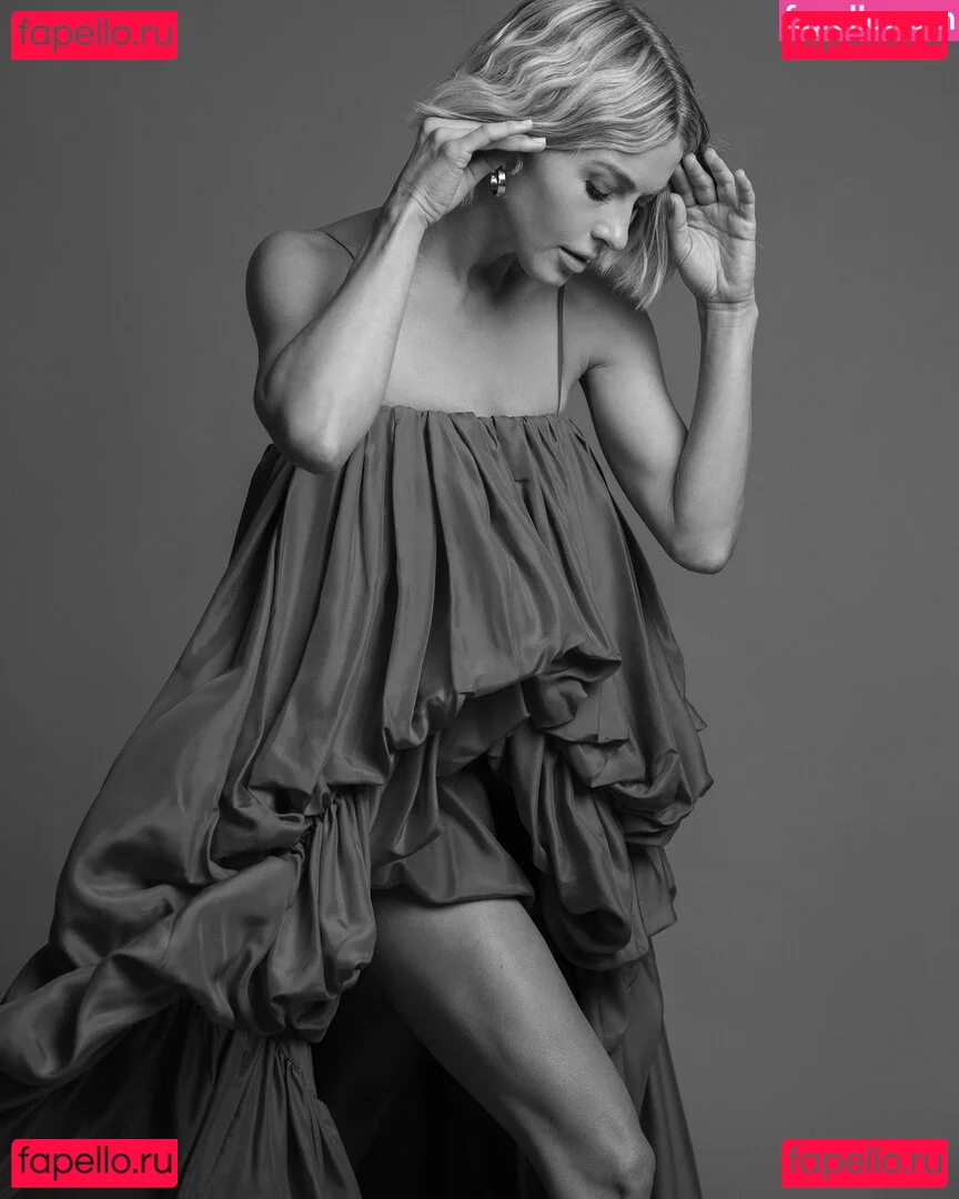 Julianne Hough Onlyfans Photo Gallery 