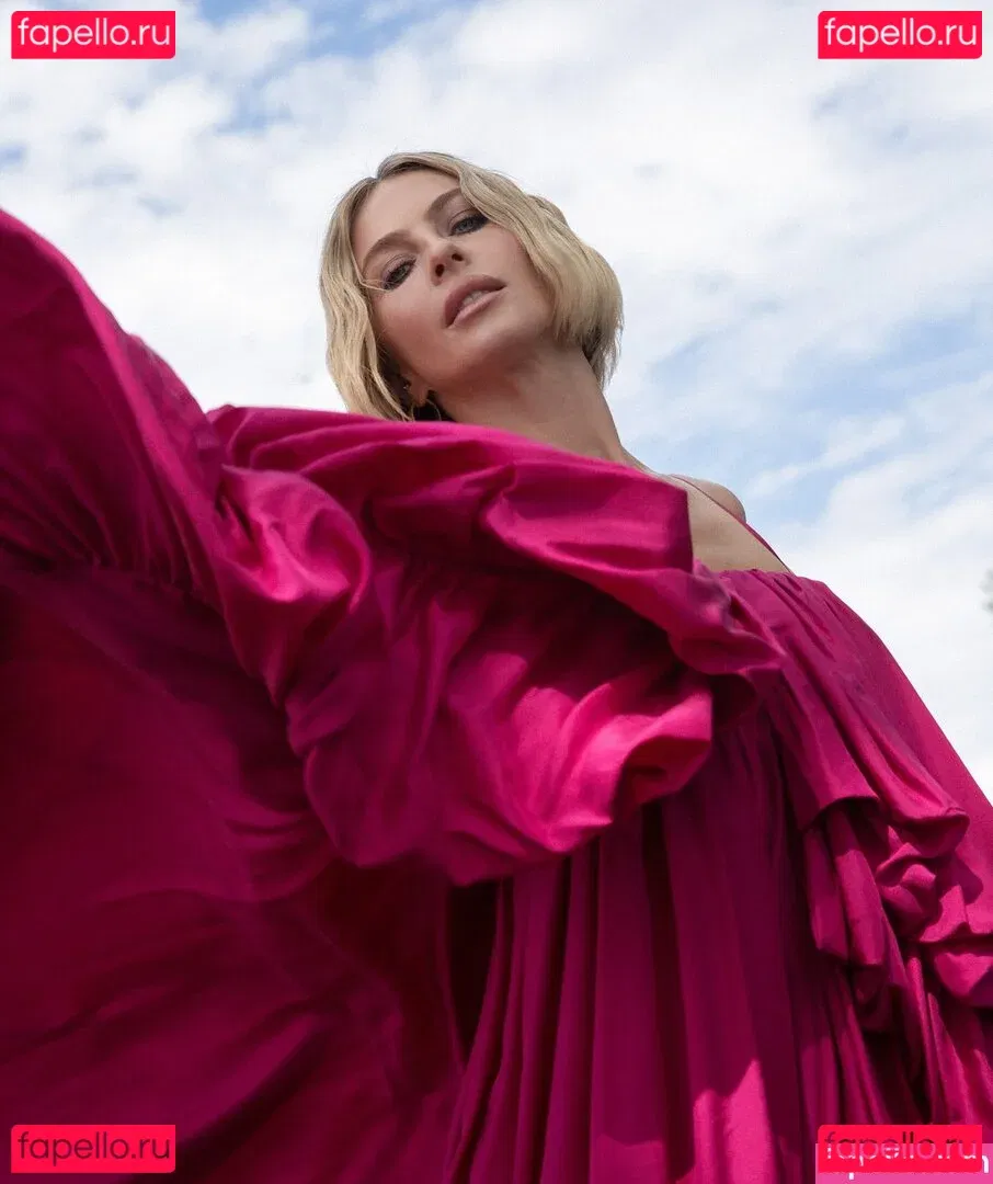 Julianne Hough Onlyfans Photo Gallery 