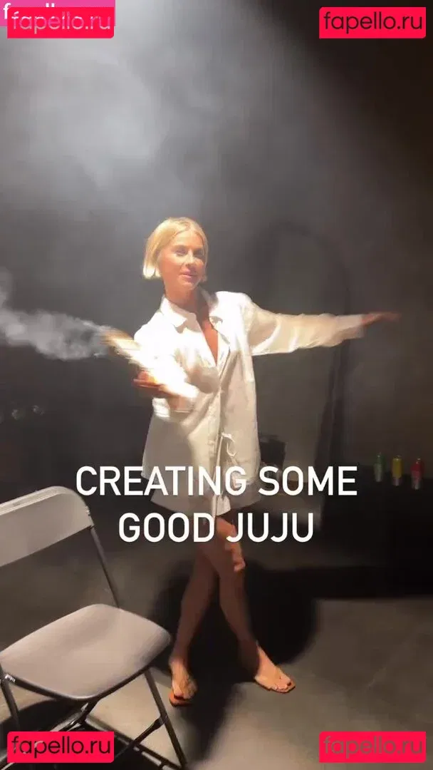 Julianne Hough Onlyfans Photo Gallery 