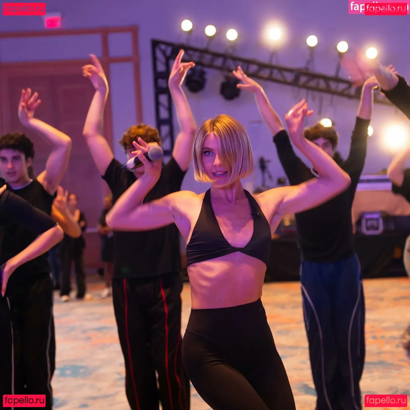 Julianne Hough Onlyfans Photo Gallery 