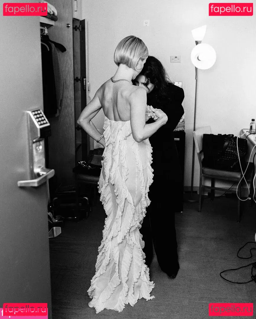 Julianne Hough Onlyfans Photo Gallery 