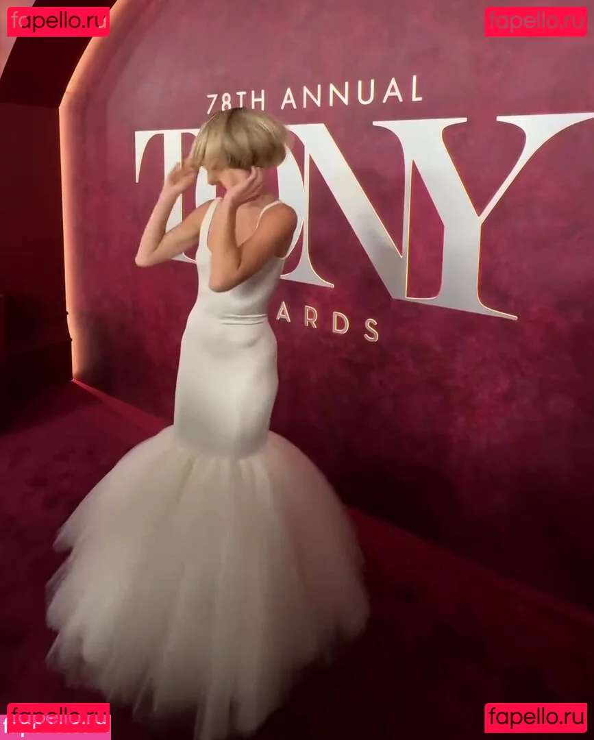 Julianne Hough Onlyfans Photo Gallery 