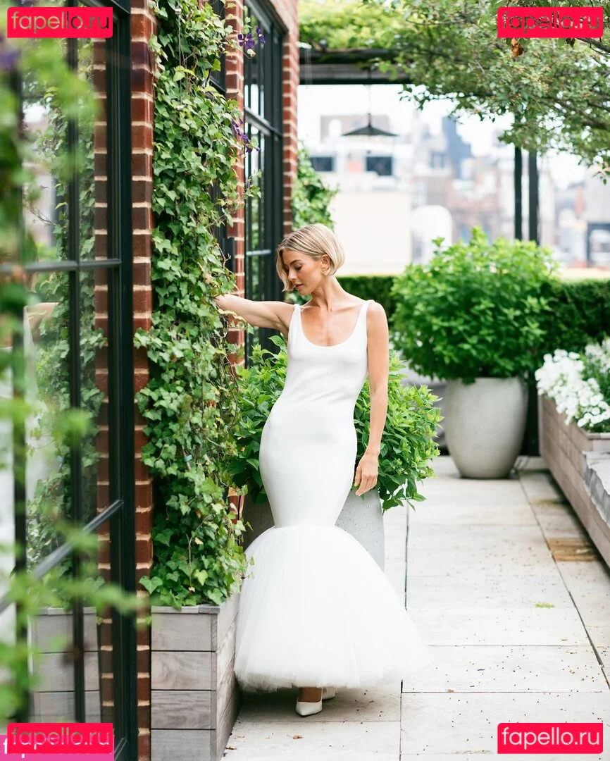 Julianne Hough Onlyfans Photo Gallery 